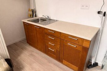 Kuchynská linka z kancelárie masív jelša