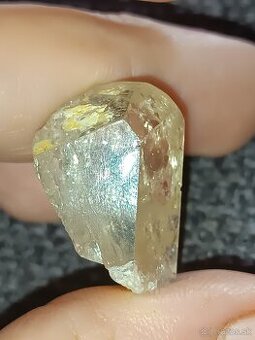 Drahokam surový topaz