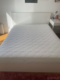 Predam krasnu bielu postel z IKEA 160x200 MALM