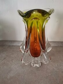 Váza z hutného skla