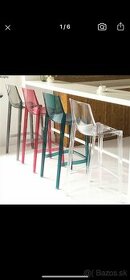 Barové stoličky z pevného plastu