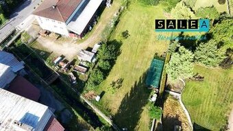 stavebný pozemok v strede obce Kosrím o rozlohe 1448m2