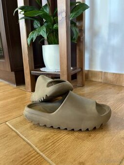 Adidas yeezy slide 45
