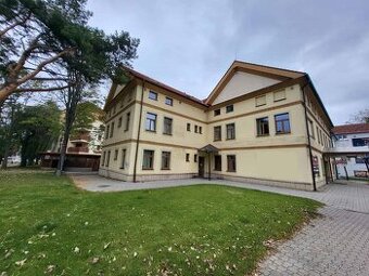 Prenájom komerčných priestorov vo výbornej lokalite v PP