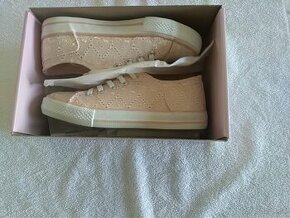 Dievcenske topanky velkost 33