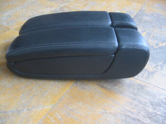 AUDI A8, S8 D2 - lakťová opierka