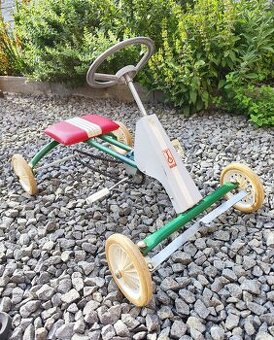 Retro šľapacie autíčko TDV