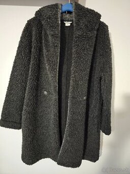 Vlnený kabát s kapucňou