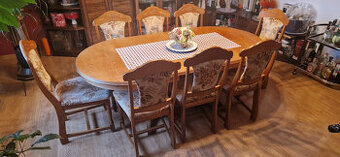 Jedálenský stôl a 8 stoličiek