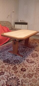 Predam konferenčný stôl s dlaznicami