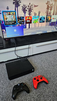 Xbox One X 1TB + 2x joypad a 130 hier na konte