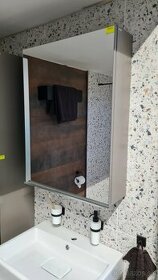 Kúpeľňová zrkadlová skrinka