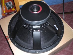 predám 18" reproduktory 600, 700, 800, 1200W, 8 Omh, 4 Ohm