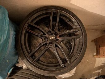 Sada disky R3 model H1, čierny lak, 19" 5x108 + Pneu GY