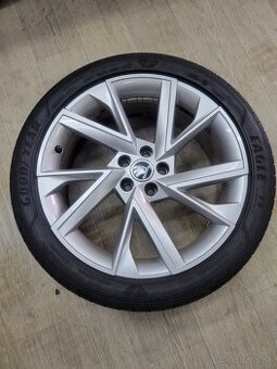predám letne pneu na disku Škoda kamiq VEGA 215/45 R18