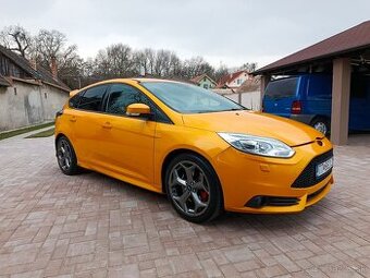 Ford Focus ST 2.0 EcoBoost 250PS