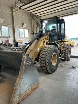 CAT 930H, pokazený motor