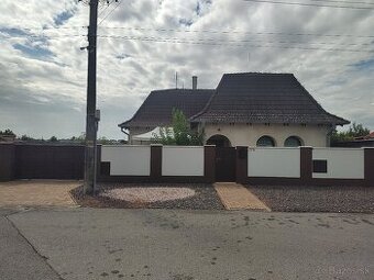 Predám väčší podkrovný rodinný dom v obci Košúty