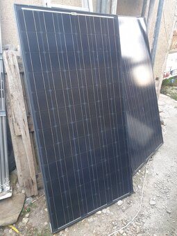 3 čierne monokryštalické Fotovolt. solárne FV panely 195W