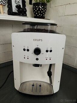 Automatický kávovar Krups Essential EA810570