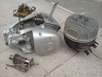 Soutěžní motor čz scott na preteky