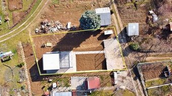 Výnimočná rekreačná chata s pozemkom 374m2 v Novom Meste n/V