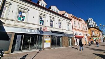 Priestory na prenájom.  Námestie POPRAD s výkladom 64m²