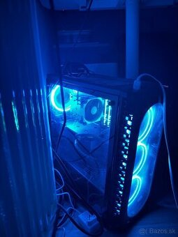 Skladaný stolný PC – plne funkčný, vhodný na hry/prácu