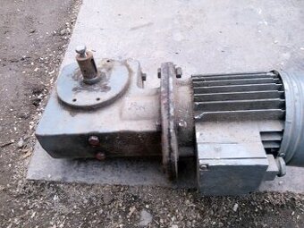 motor s prevodoukou