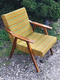 Retro kreslo v československom dizajne