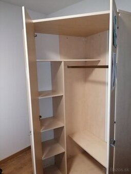 Predam studenstky nabytok - rohovu skrinu