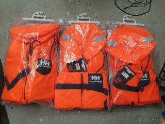 Záchranné vesty na čln Helly Hansen