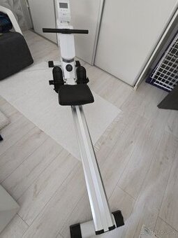 Veslovací fitness trenažér