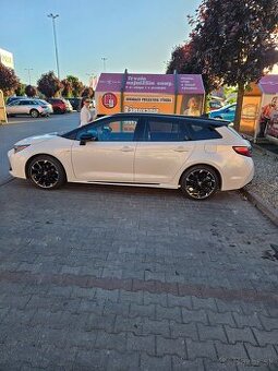 Toyota corolla 1,8 hybrid TS kombi GR