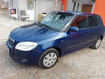 Rozpredam Skoda Fabia 2 1,4tdi farba modra,