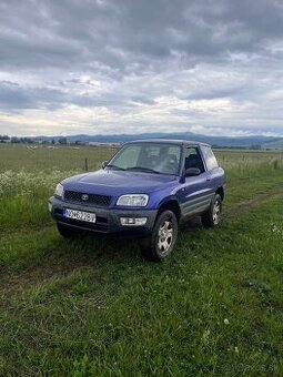Vozidlo Toyota rav4