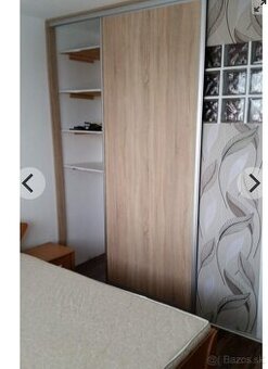 Na predaj : 1 izbový byt upravený na 2 izbový 50m2.Kráĺovska