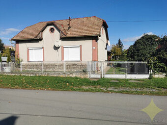 Čiastočne zrekonštruovaný rodinný dom s letnou kuchyňou a pi
