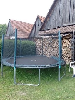 Trampolína