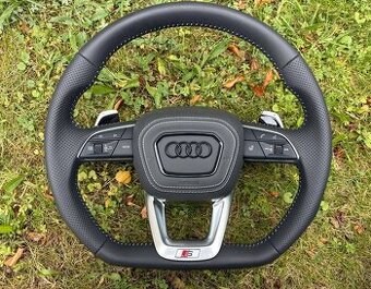 AUDI ŠPORTOVÝ VYHRIEVANÝ ZKOSENÝ PERFOROVANÝ VOLANT