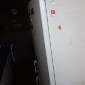 Chladnička s mrazničkou Gorenje.
