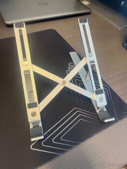 Predam stojan na notebook