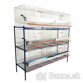 Trojposchodový stojan na chov nosníc