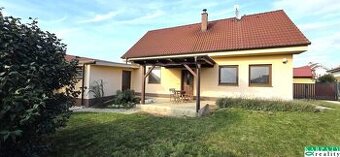 Na predaj zánovný, útulný rodinný dom, Šurovce