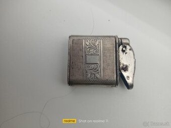 Strieborný zapaľovač