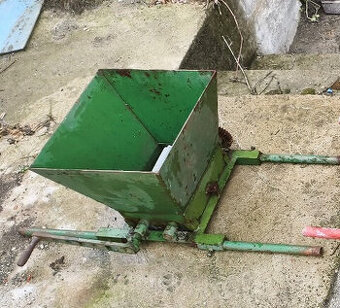 Ručný mlynček na hrozno