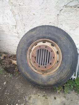 Koleso Tatra 815 pneu 315/80 R22,5 - 1