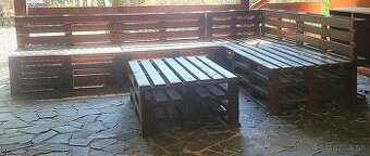 Paletové sedenie , sedačky z paliet ,stôl z paliet