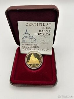 Zlato zlatá medaila drevené chrámy sakrálna architektúra