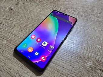 Samsung A31 displej v top stave bez skrabancov mal na sebe n